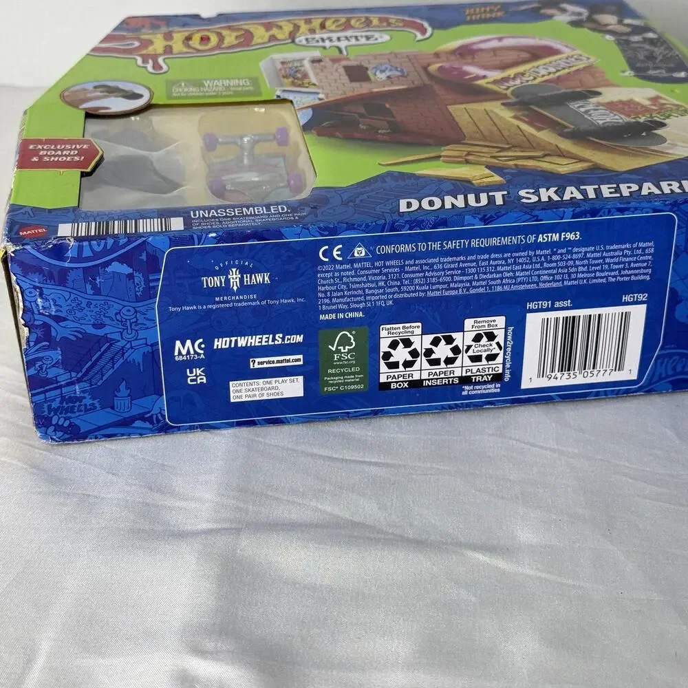 Hot Wheels Skate Donut Skatepark Tony Hawk Fingerboard Shoes Playset Toy Set